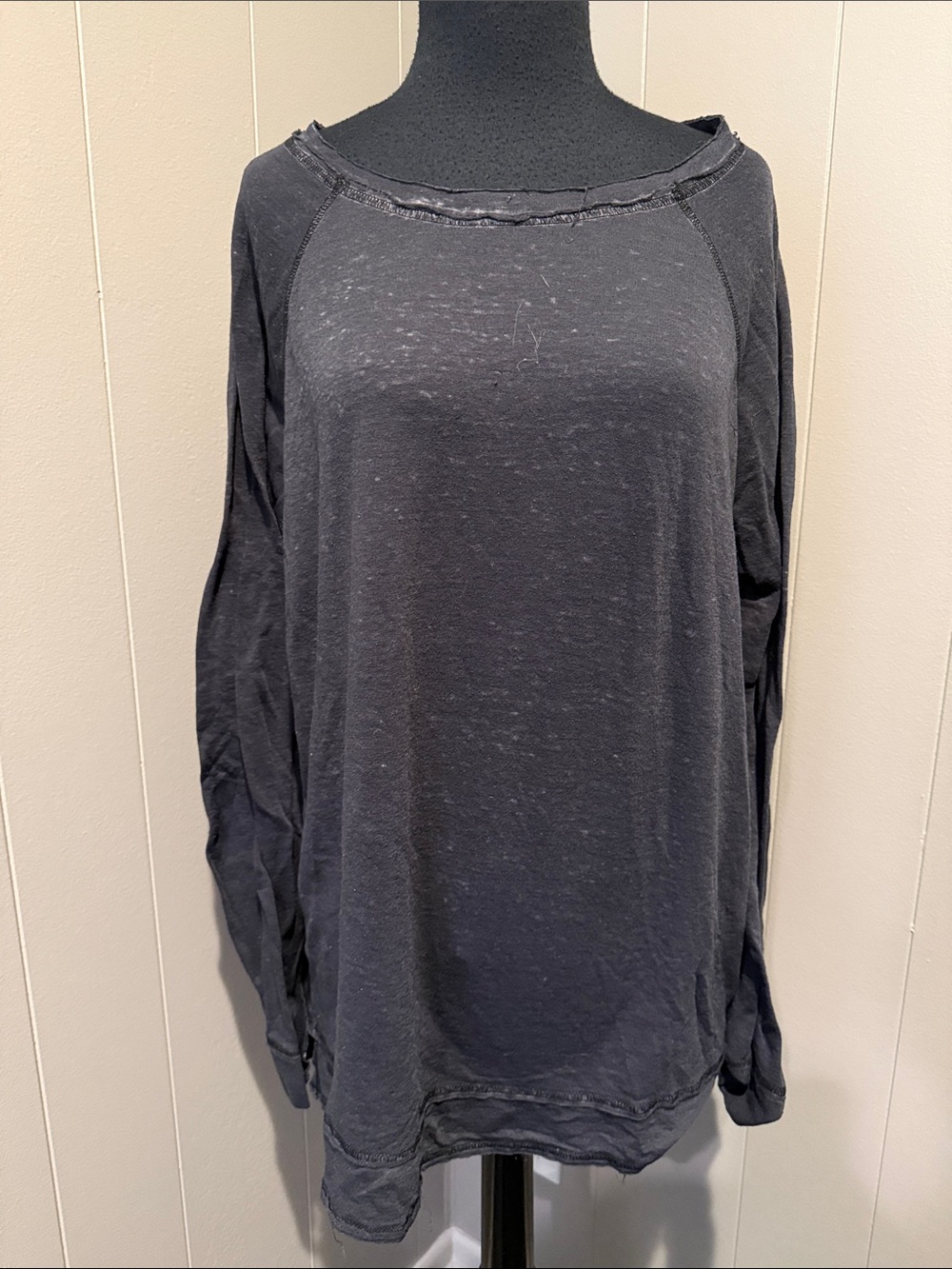 E stem Women’s Small Black Washed Raw-Edge Long Sleeve Crewneck